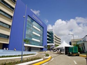 Trasladan a Santo Domingo a hombre quemado por su hermano