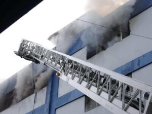 Empleado narra cómo les sorprendió el incendio en edificio de Garrido
