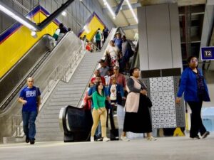 Metro implementa trasbordo provisional en la línea 2C