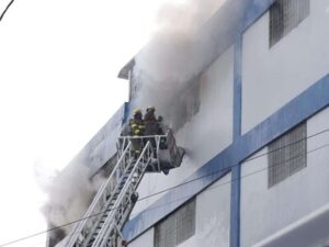 No se reportan afectados por incendio en almacenes Garrido