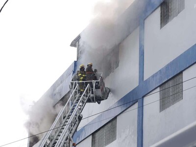 No se reportan afectados por incendio en almacenes Garrido