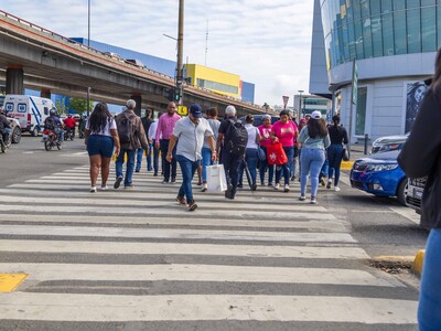 Peatones respetan cruces peatonales del Distrito Nacional