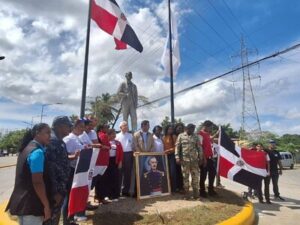 Patronato La Nueva Barquita devela estatua de Juan Pablo Duarte