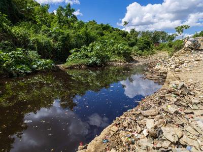 Presidente preocupado por retraso en carreteras hacia Duquesa