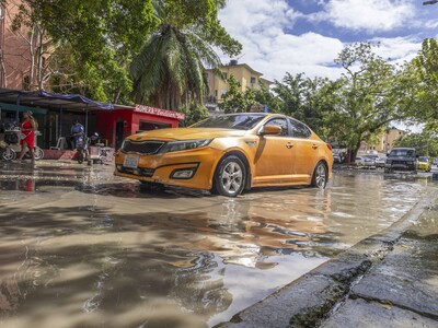 Aguas estancadas y abandono vial desatan crisis en Los Mameyes