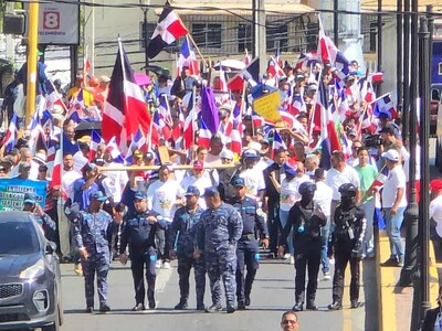 Comunitarios en Santiago realizan marcha contra exploración minera