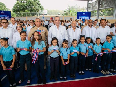 Gobierno entrega techados deportivos en escuelas de Santiago