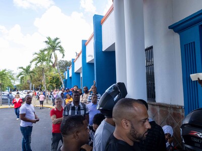 Intrant inicia entrega de nuevas licencias con largas filas