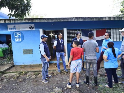 Labores de limpieza en el Centro de Atención Primaria La Yagua