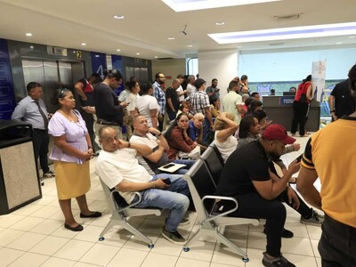 Largas filas y mucho descontento para renovar licencia