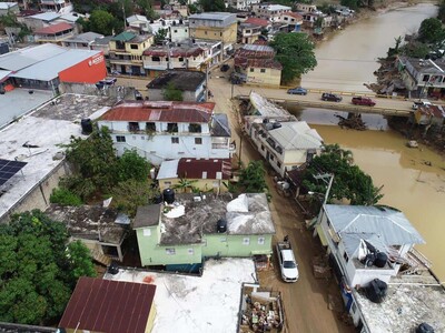 Mantienen despliegue sanitario en Gaspar Hernández tras inundaciones