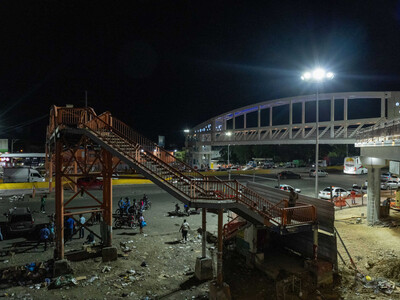 Retraso en desmonte del puente peatonal en el kilómetro 9 de la Duarte