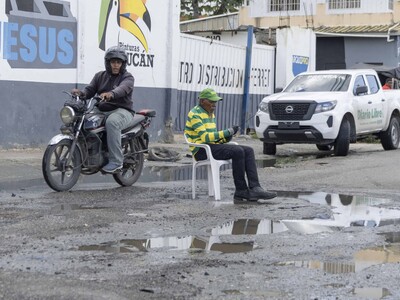 Reclaman solución urgente por deterioro de calle de Guaricano