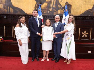 Miriam Pujols es reconocida en el Senado por su legado en educación