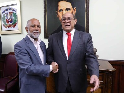 Mescyt entrega a ADP documento para un diálogo sobre reforma educativa