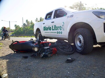 Accidente de tránsito: motorista choca con vehículo de Diario Libre