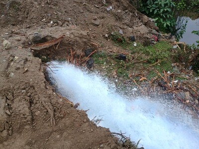 Equipo pesado provoca rotura de tubería de acueducto Haina-Manoguayabo
