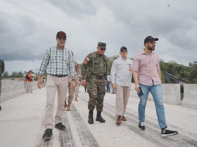 Ministro de Defensa supervisa el avance de la verja perimetral