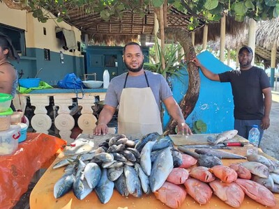 Venta de pescado en San Cristóbal durante Viernes Santo