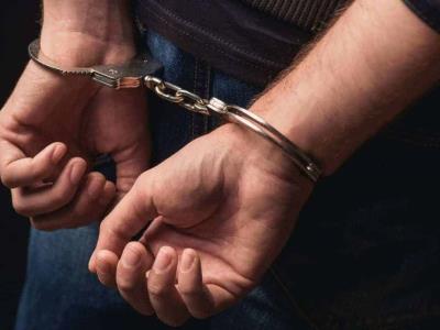 Arrestan a hombre por feminicidio en Villa Duarte