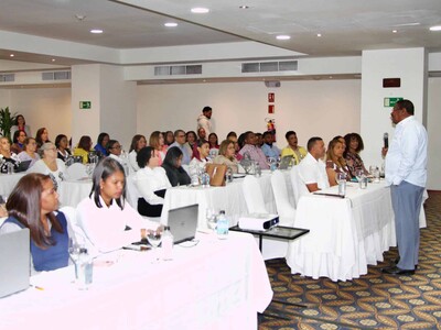 Capacitan médicos pasantes en funciones del sistema de salud