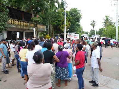 En comunidades de El Higüero protestan por calles y aceras
