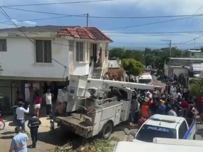 Grúa presuntamente sin frenos provoca muerte de mujer en Santiago