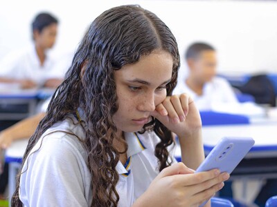 Plan para regular celulares en las escuelas logra apoyo