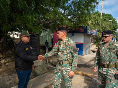 Jefe del Ejército recorre puestos militares en la línea noroeste