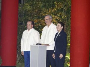Abinader y Carolina Mejía inauguran Nuevo Paseo 30 de Mayo