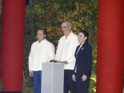 Abinader y Carolina Mejía inauguran Nuevo Paseo 30 de Mayo