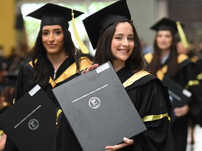 Pucmm gradúa a 1,149 nuevos profesionales en Santiago