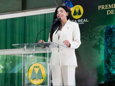 Yeni Berenice propone contrato social por una sociedad más justa