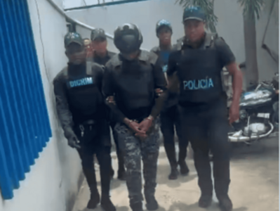Policía entrega a la justicia agente involucrado en la muerte de joven